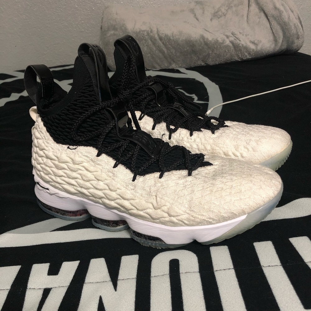 LeBron 15 ‘Graffiti’